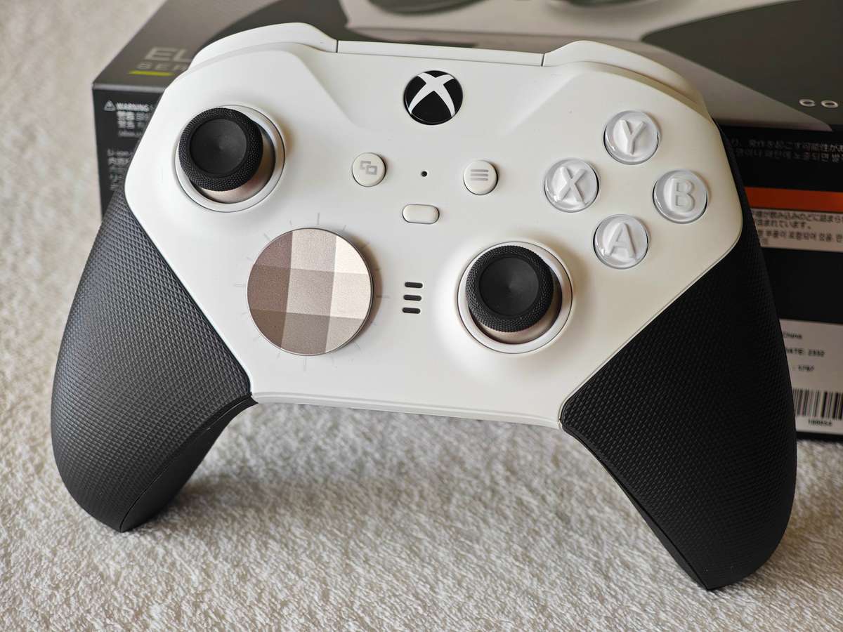 Xbox Elite Series 2 Core Wireless Controller - Xbox One / Windows