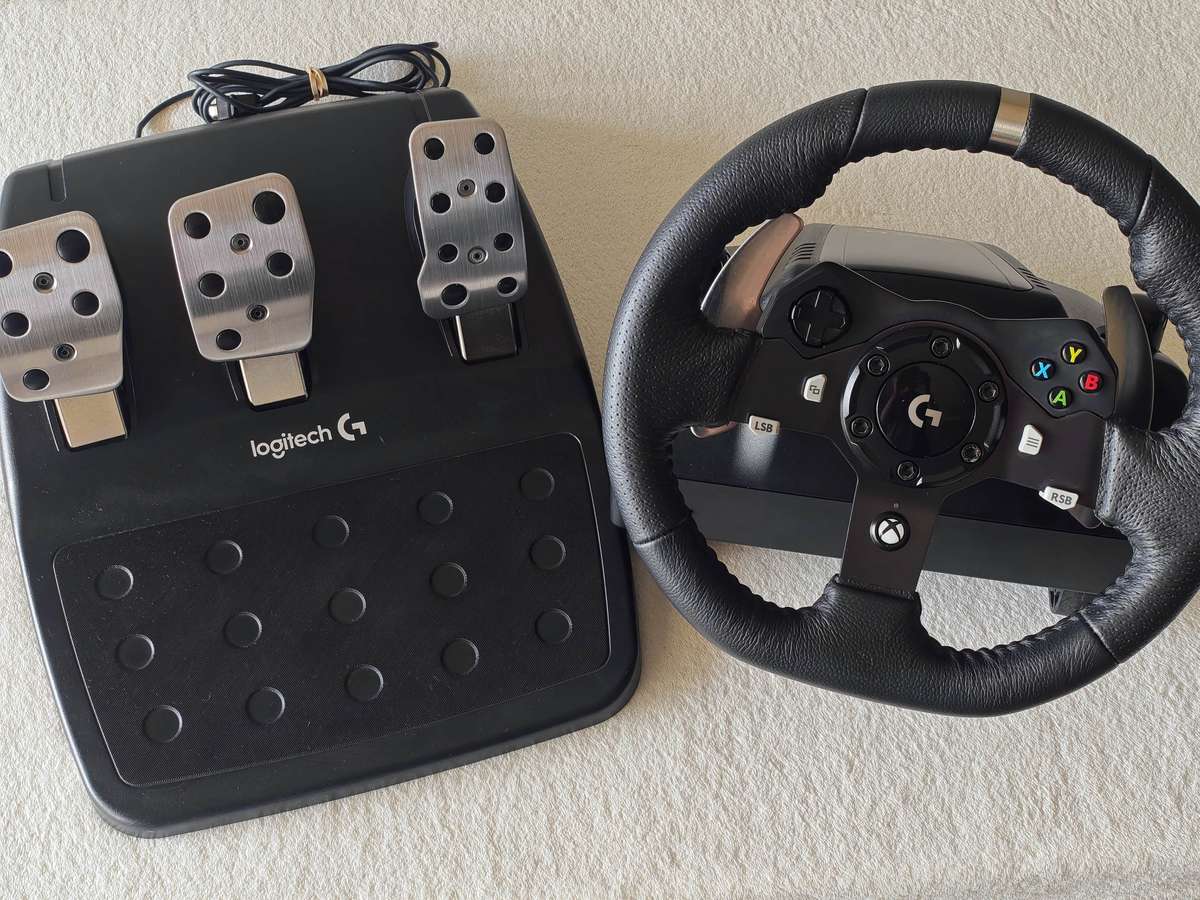 Logitech G920 Driving Force Racing Wheel (Xbox One / Xbox Series / PC)