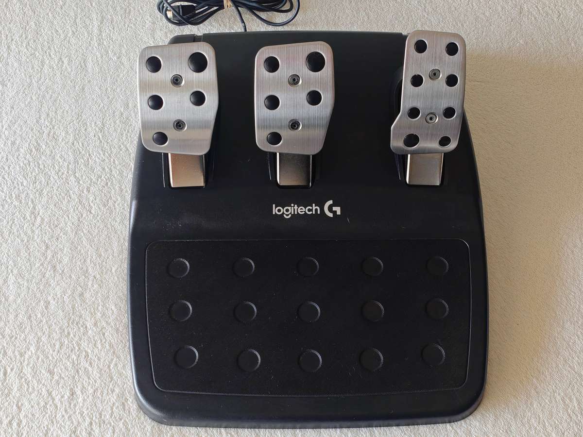 Logitech G920 Driving Force Racing Wheel (Xbox One / Xbox Series / PC)