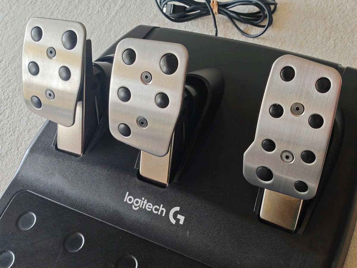 Logitech G920 Driving Force Racing Wheel (Xbox One / Xbox Series / PC)