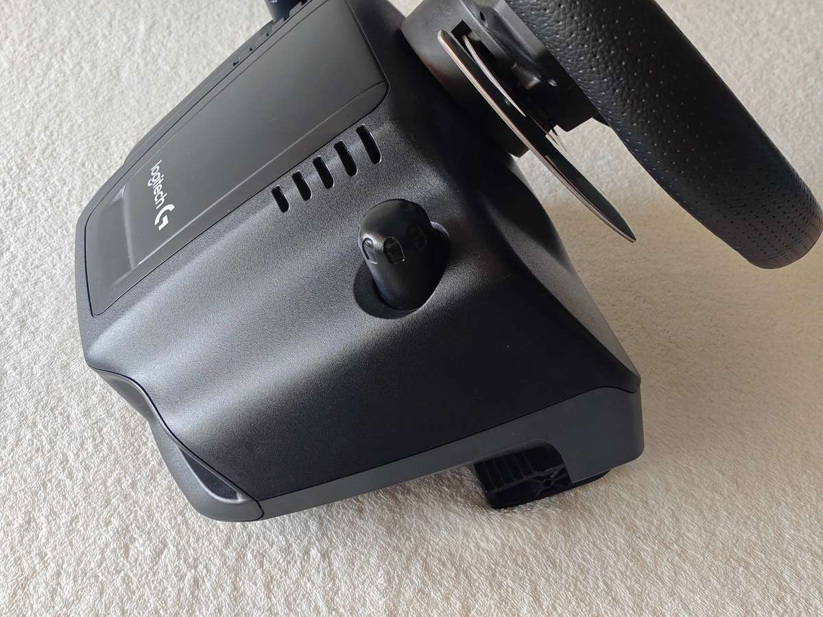 Logitech G920 Driving Force Racing Wheel (Xbox One / Xbox Series / PC)