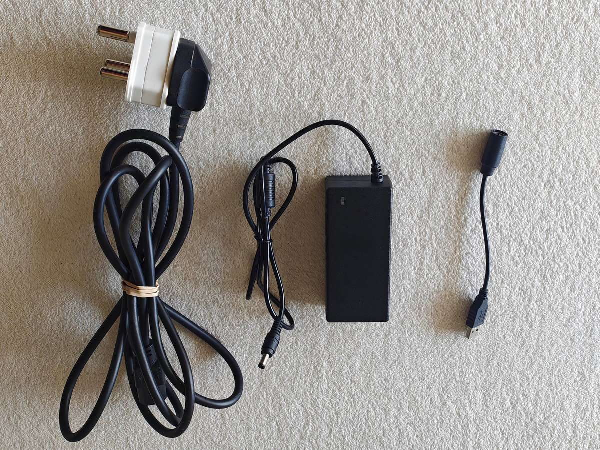 Logitech G920 Driving Force Racing Wheel (Xbox One / Xbox Series / PC)