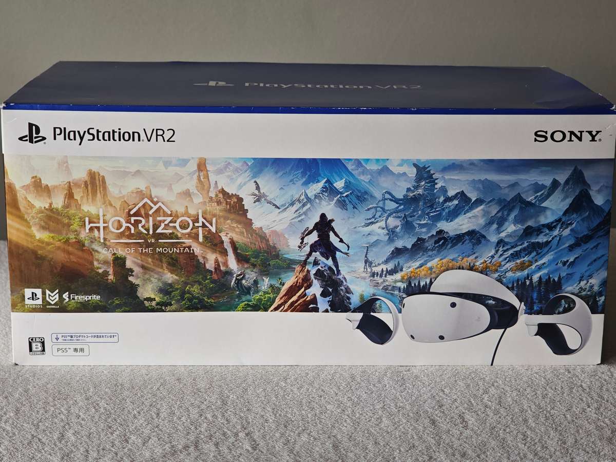 PSVR2 Headset + Controllers - PlayStation 5