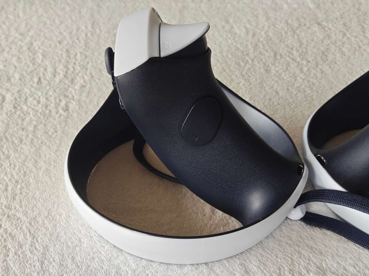 PSVR2 Headset + Controllers - PlayStation 5