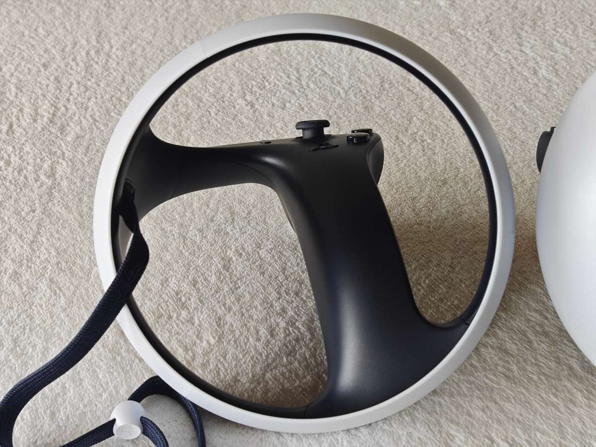 PSVR2 Headset + Controllers - PlayStation 5