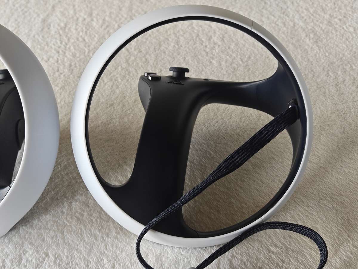 PSVR2 Headset + Controllers - PlayStation 5