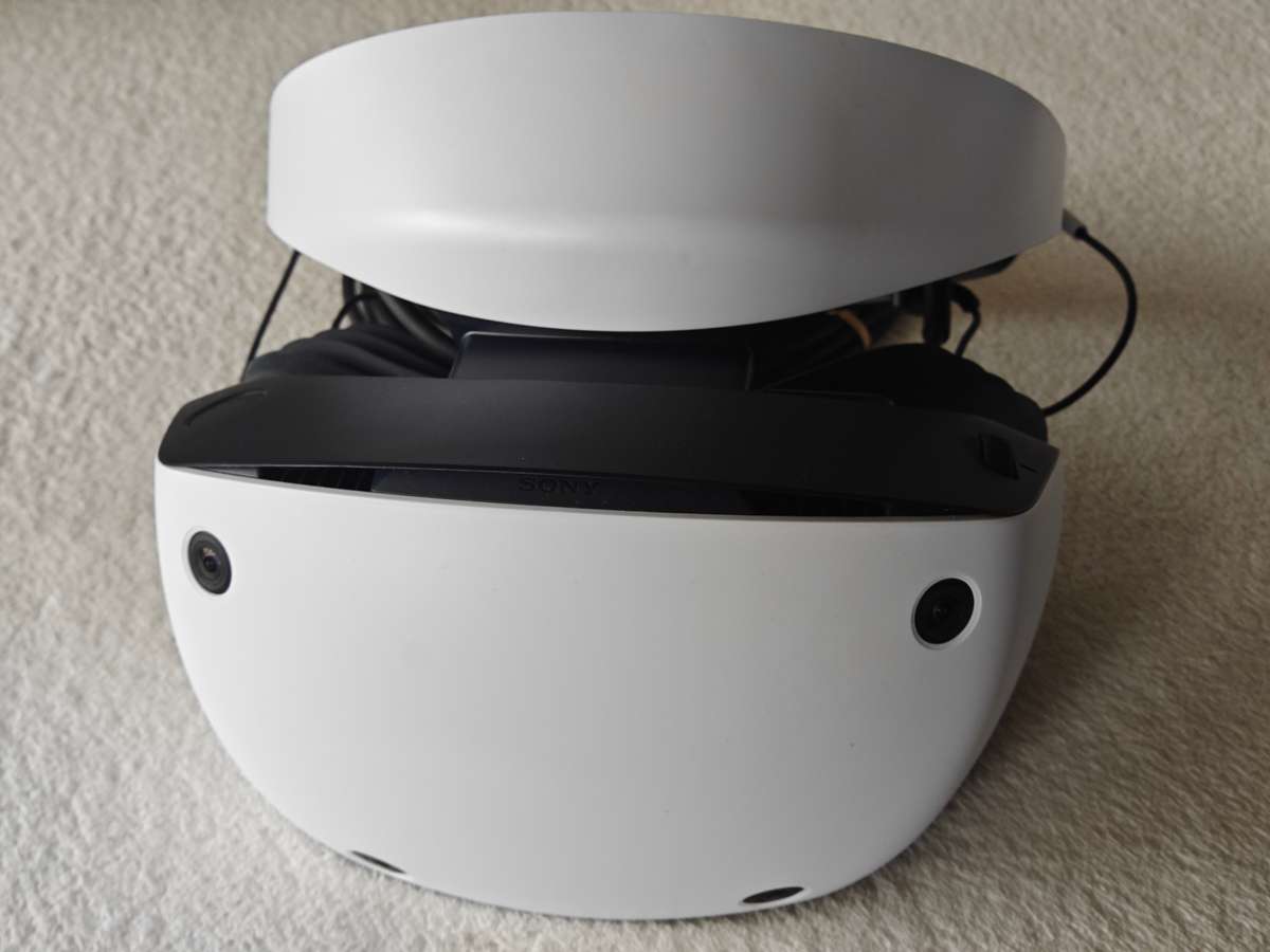 PSVR2 Headset + Controllers - PlayStation 5