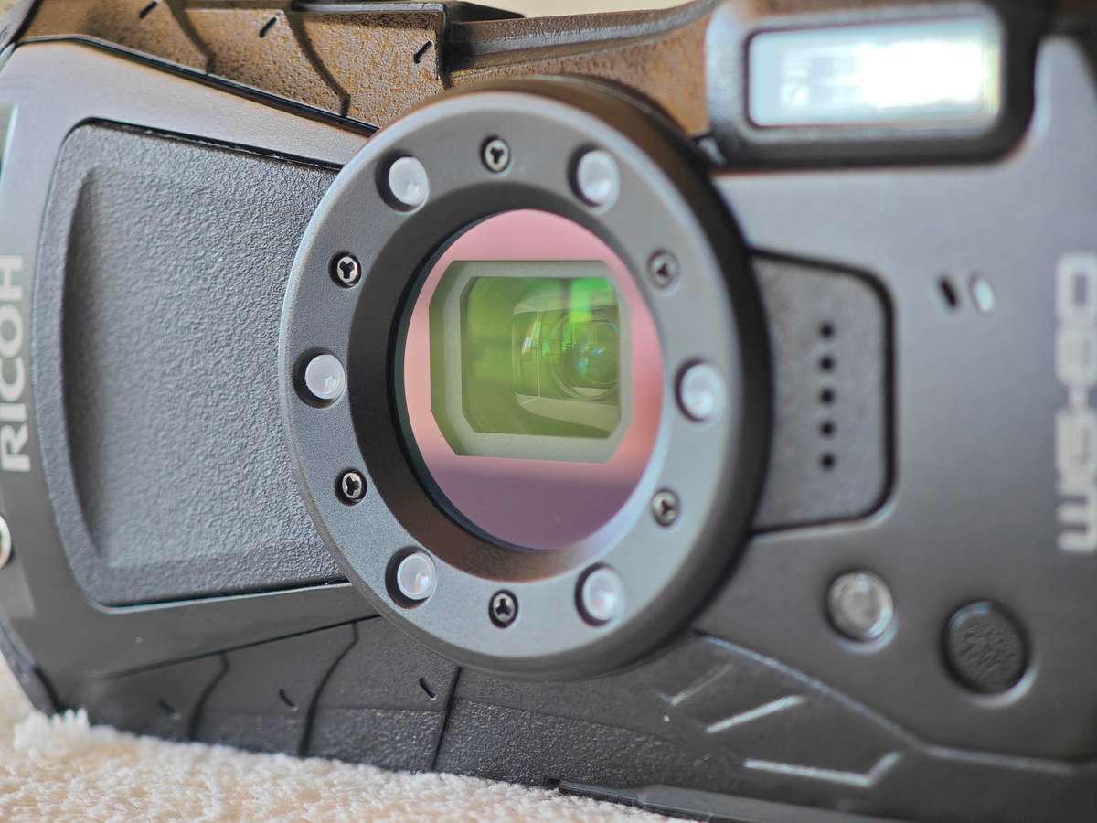 Ricoh WG-80 16MP , 5x Zoom  - Waterproof / Shockproof Digital Camera