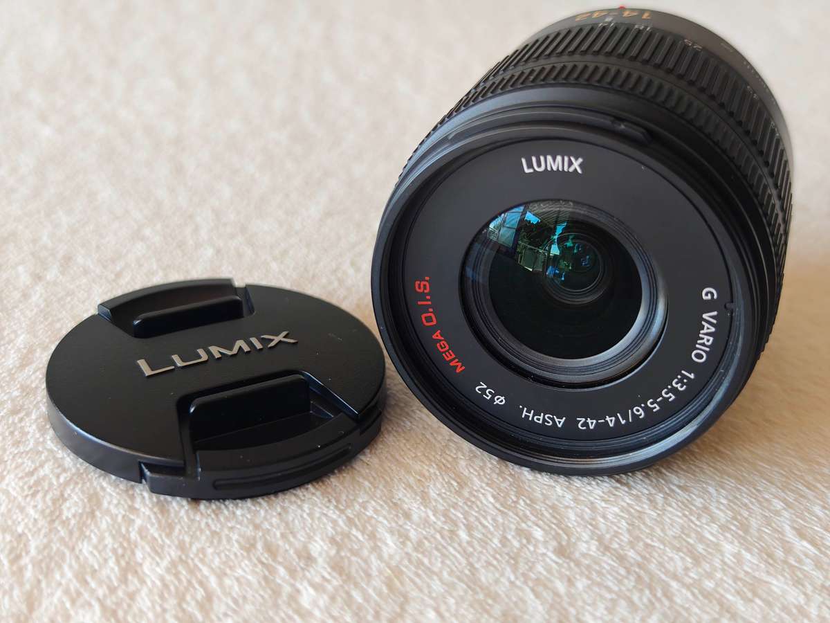 Panasonic Lumix DMC-GF2W 12.1MP / 14mm And 14-42mm Lens - Micro Four Thirds Camera