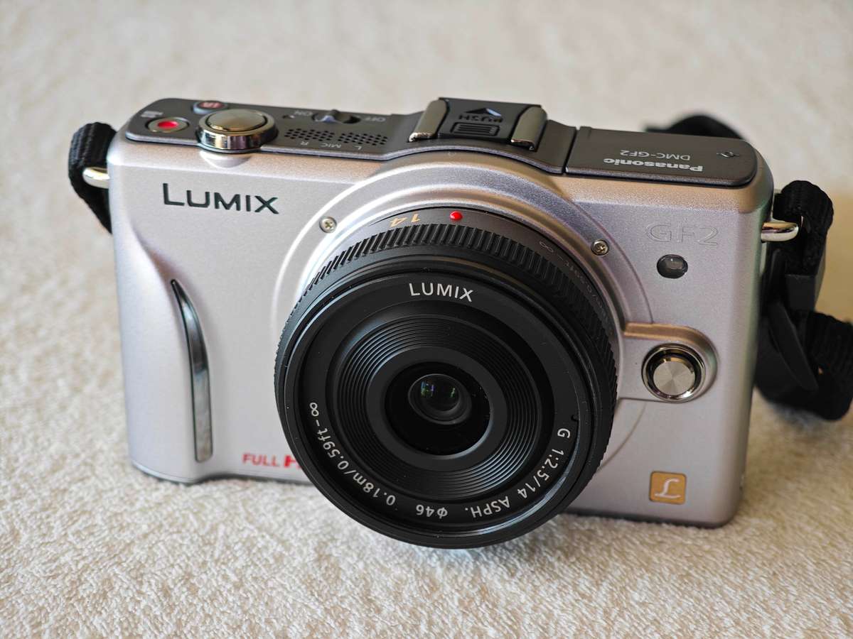 Panasonic Lumix DMC-GF2W 12.1MP / 14mm And 14-42mm Lens - Micro Four Thirds Camera