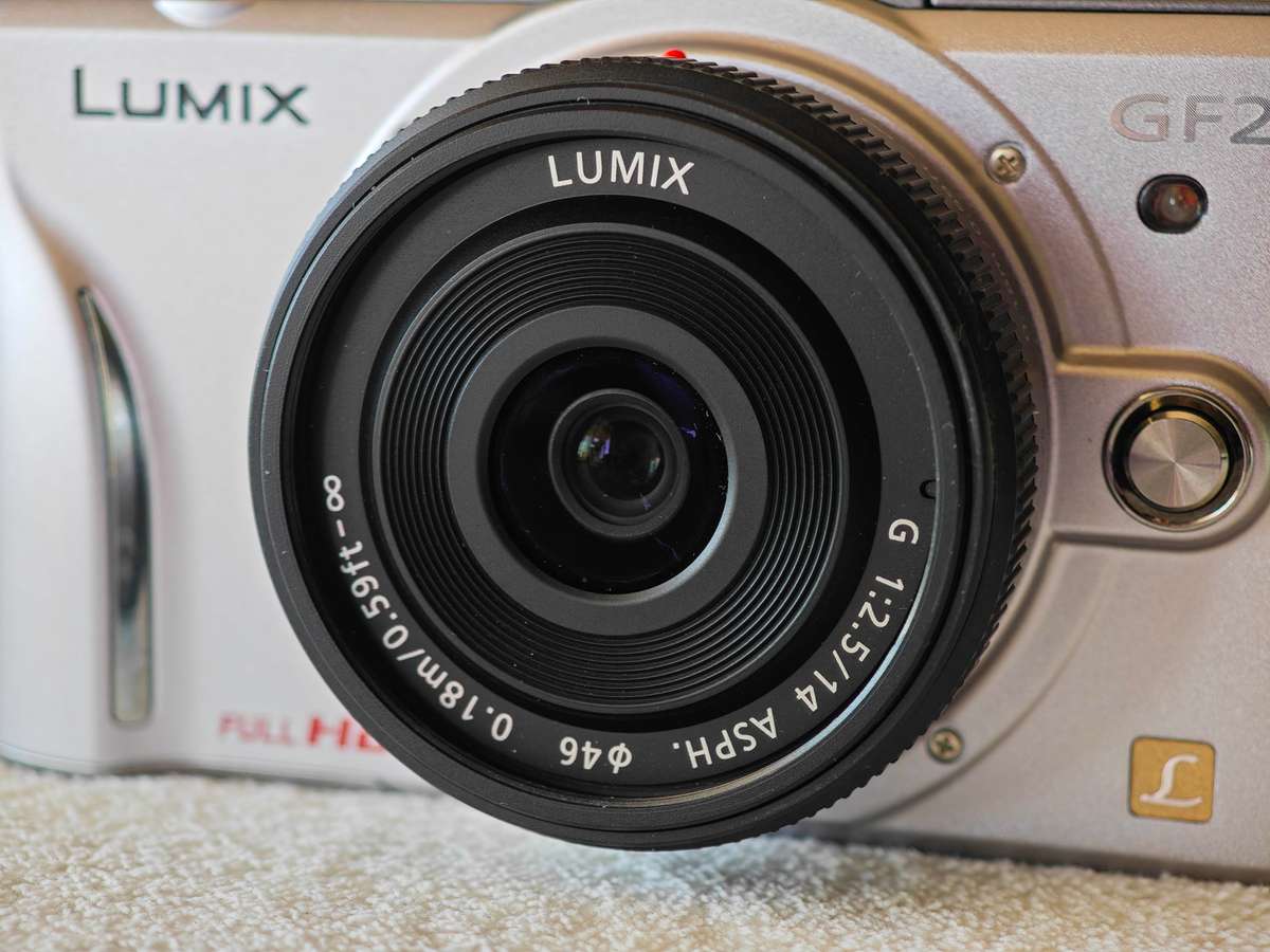 Panasonic Lumix DMC-GF2W 12.1MP / 14mm And 14-42mm Lens - Micro Four Thirds Camera