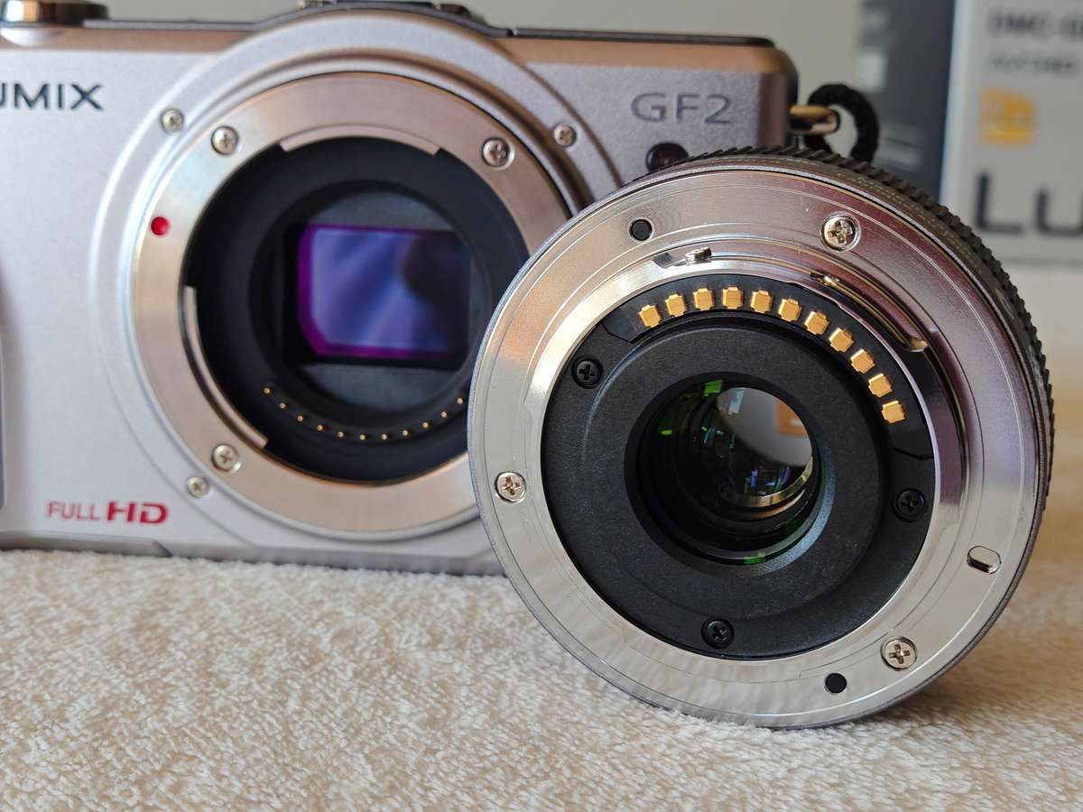 Panasonic Lumix DMC-GF2W 12.1MP / 14mm And 14-42mm Lens - Micro Four Thirds Camera