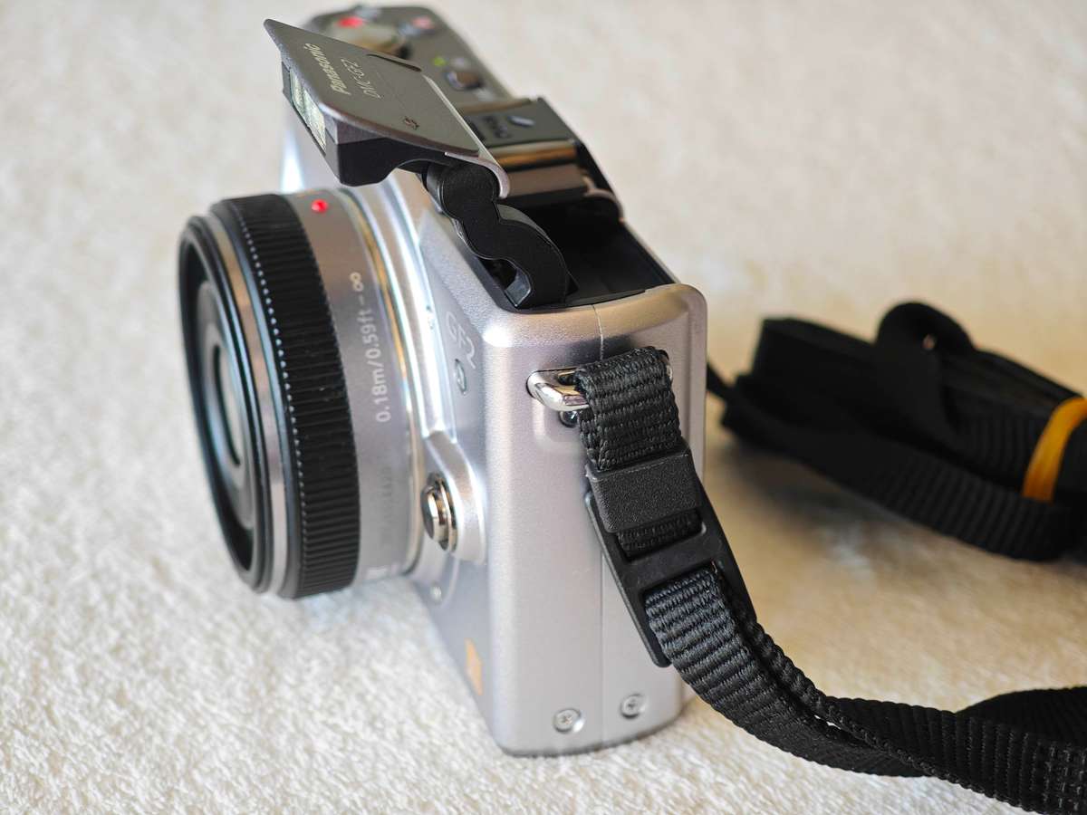 Panasonic Lumix DMC-GF2W 12.1MP / 14mm And 14-42mm Lens - Micro Four Thirds Camera