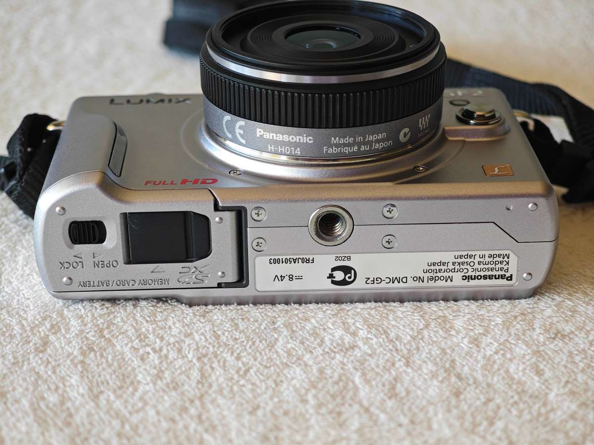 Panasonic Lumix DMC-GF2W 12.1MP / 14mm And 14-42mm Lens - Micro Four Thirds Camera