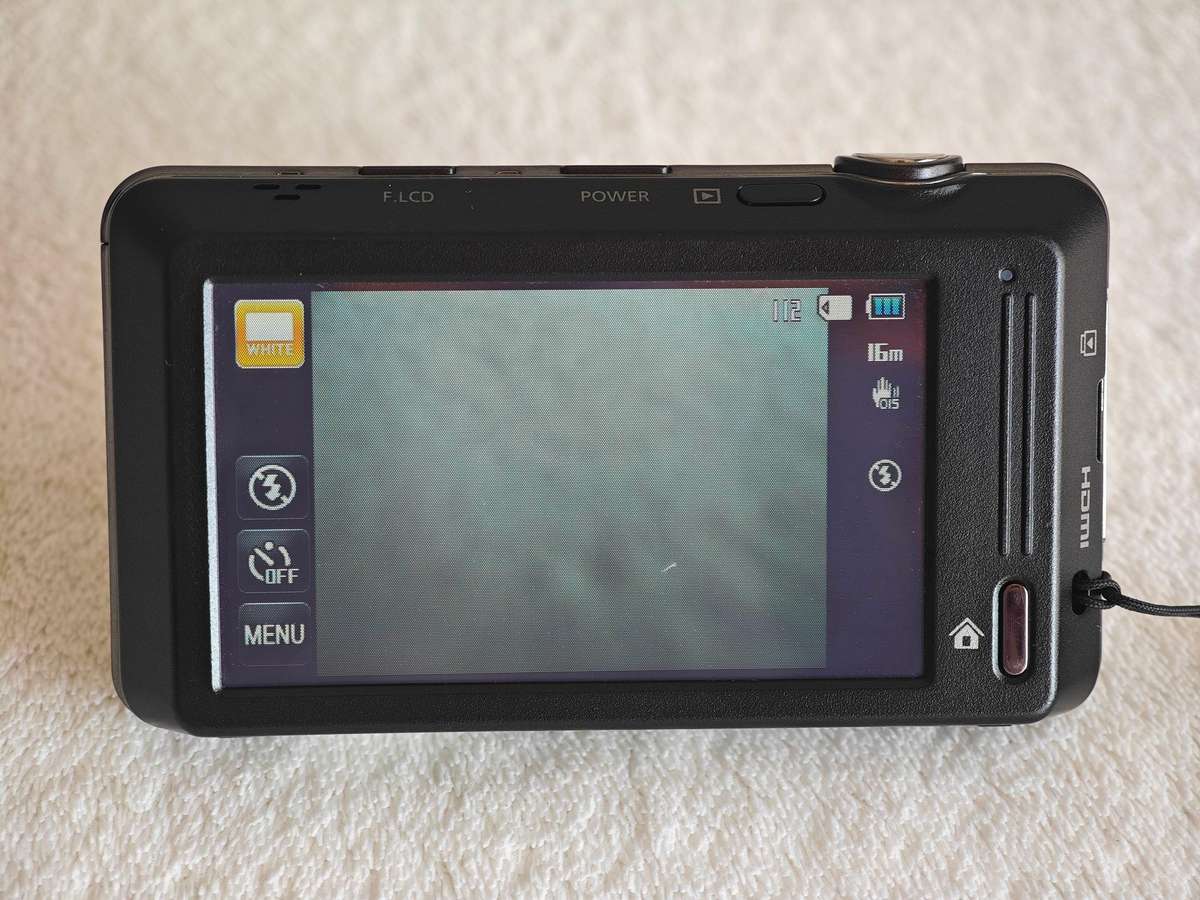 Samsung ST700 / Front LCD / 16.1MP / 5x Zoom - Compact Digital Camera