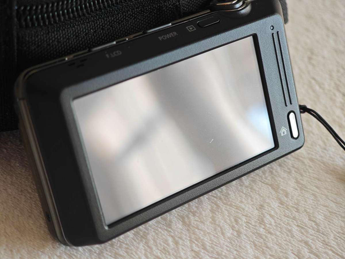 Samsung ST700 / Front LCD / 16.1MP / 5x Zoom - Compact Digital Camera