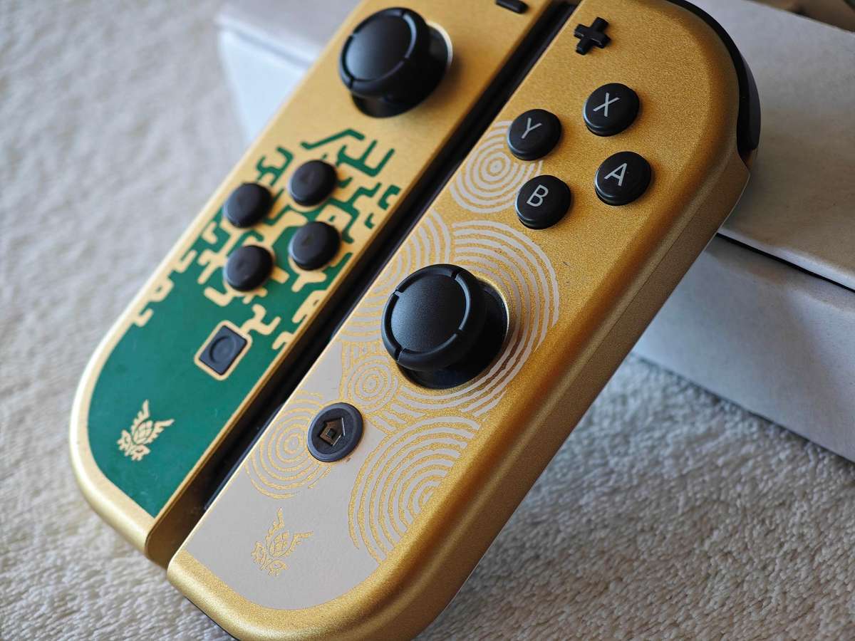 Nintendo Switch OLED Console - The Legend Of Zelda Tears Of The Kingdom Edition