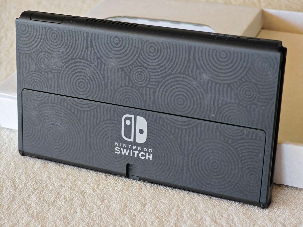 Nintendo Switch OLED Console - The Legend Of Zelda Tears Of The Kingdom Edition