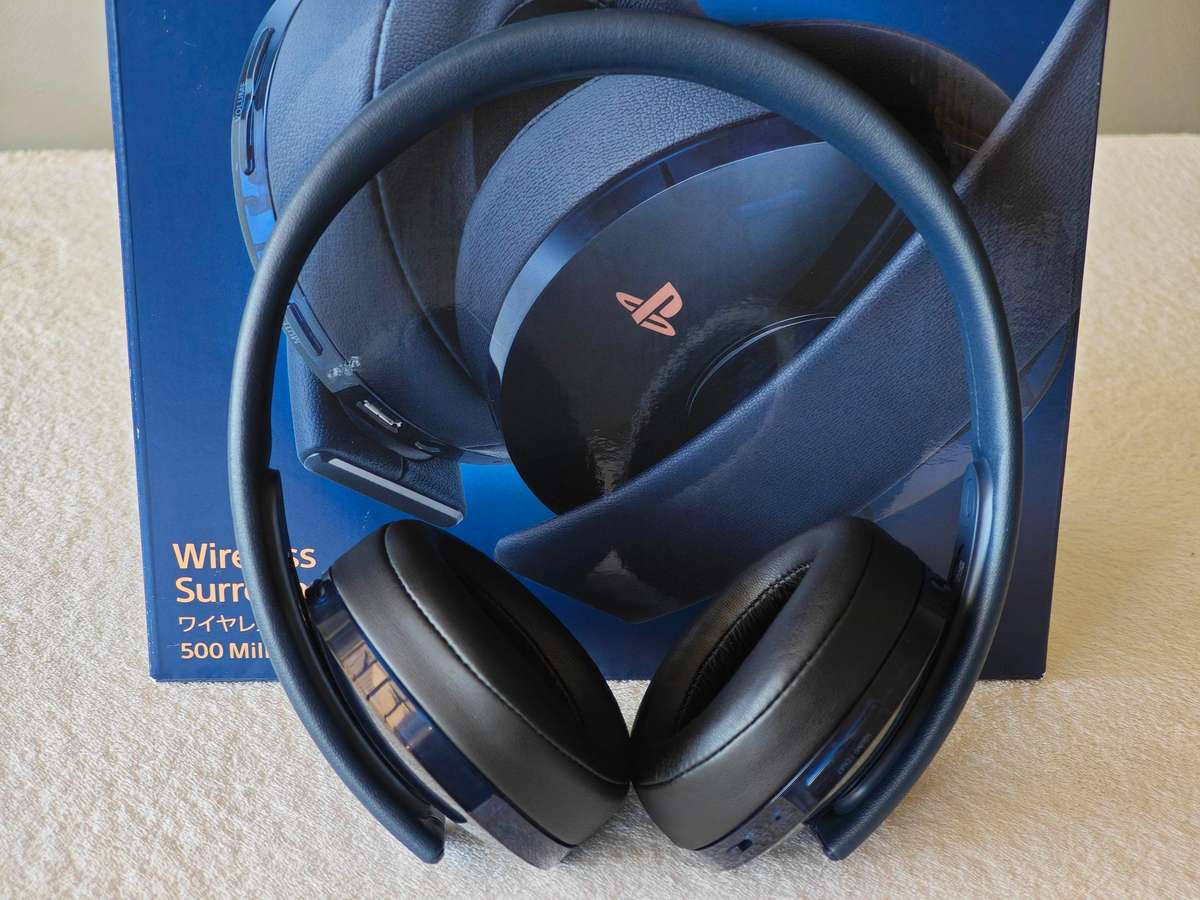 Sony Gold Wireless Headset (500 Million Limited Edition) - PS4 / PS5