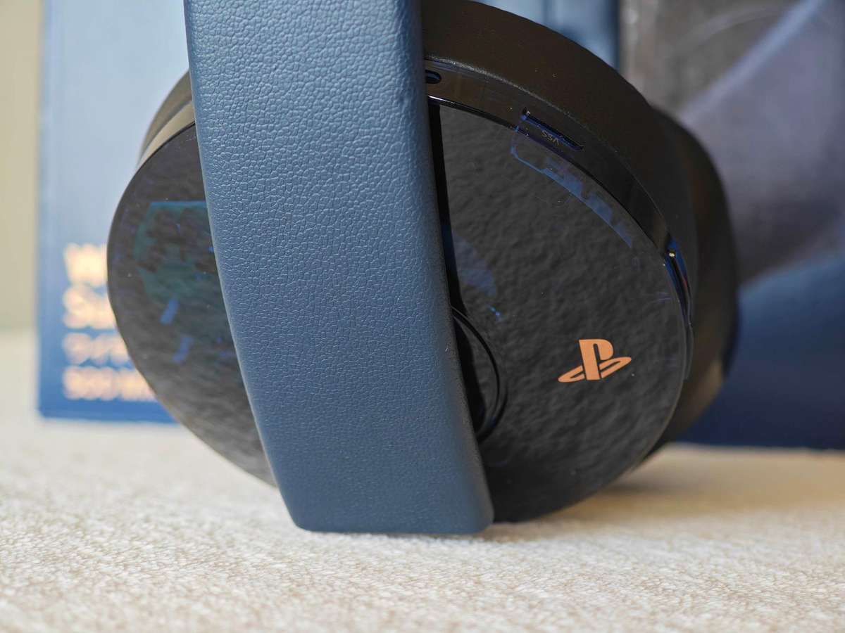 Sony Gold Wireless Headset (500 Million Limited Edition) - PS4 / PS5