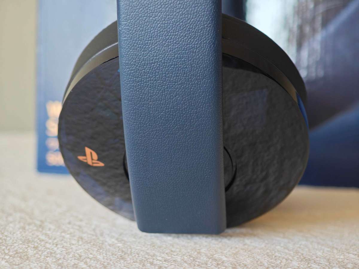 Sony Gold Wireless Headset (500 Million Limited Edition) - PS4 / PS5