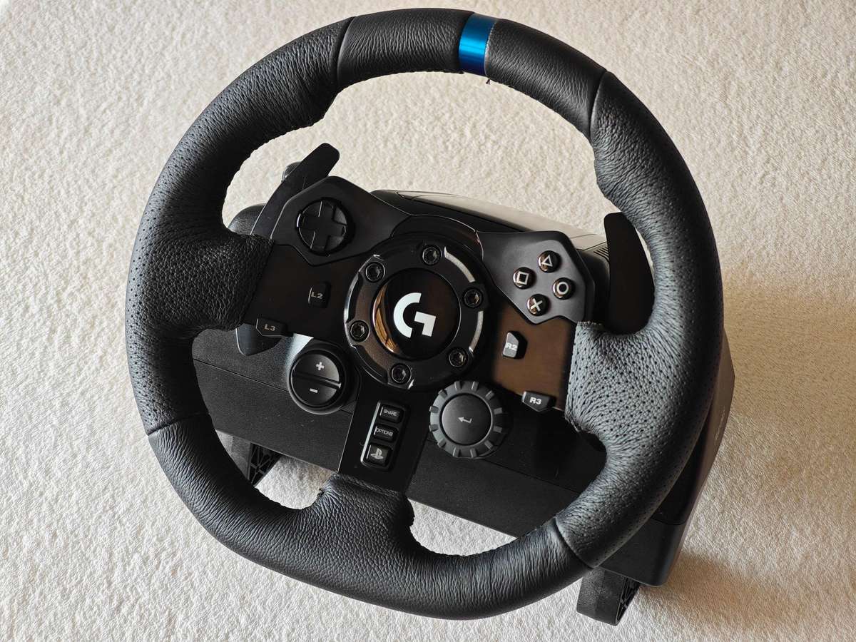 Logitech G923 TRUEFORCE Racing Wheel (PS5, PS4, PC)