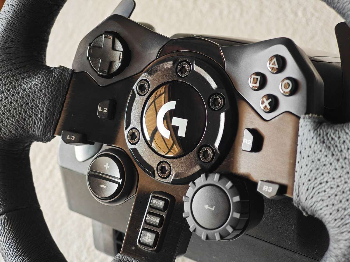 Logitech G923 TRUEFORCE Racing Wheel (PS5, PS4, PC)