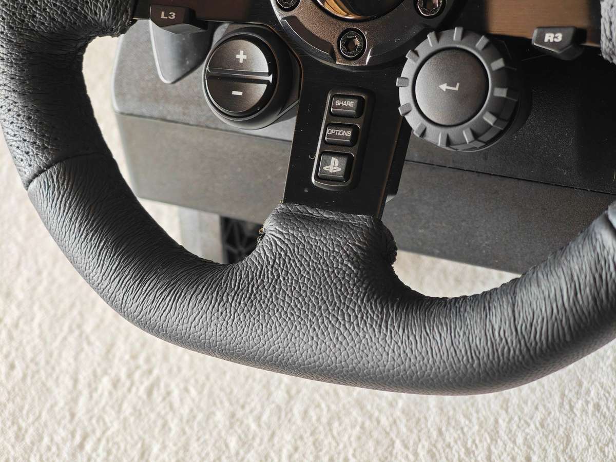 Logitech G923 TRUEFORCE Racing Wheel (PS5, PS4, PC)