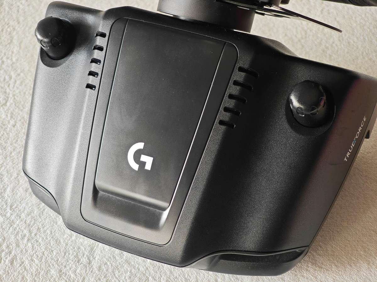 Logitech G923 TRUEFORCE Racing Wheel (PS5, PS4, PC)