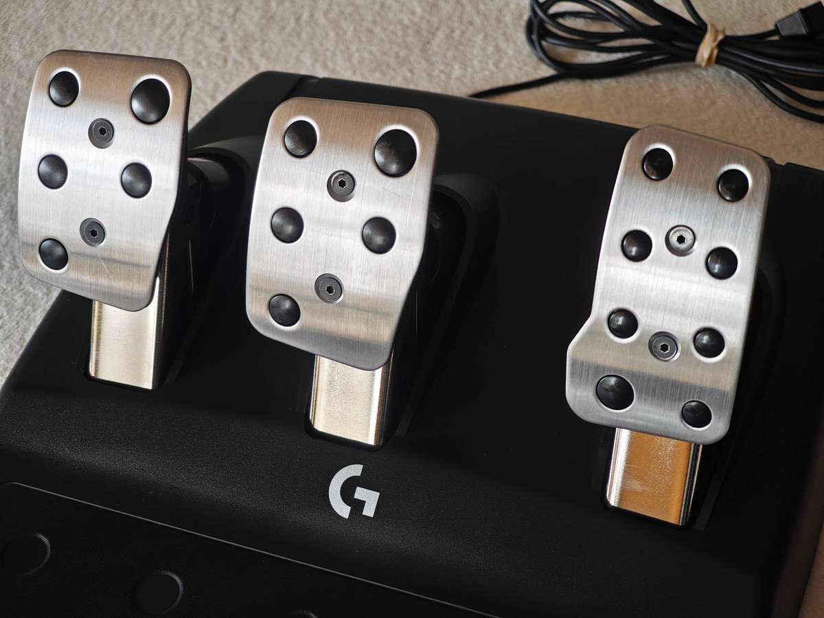 Logitech G923 TRUEFORCE Racing Wheel (PS5, PS4, PC)