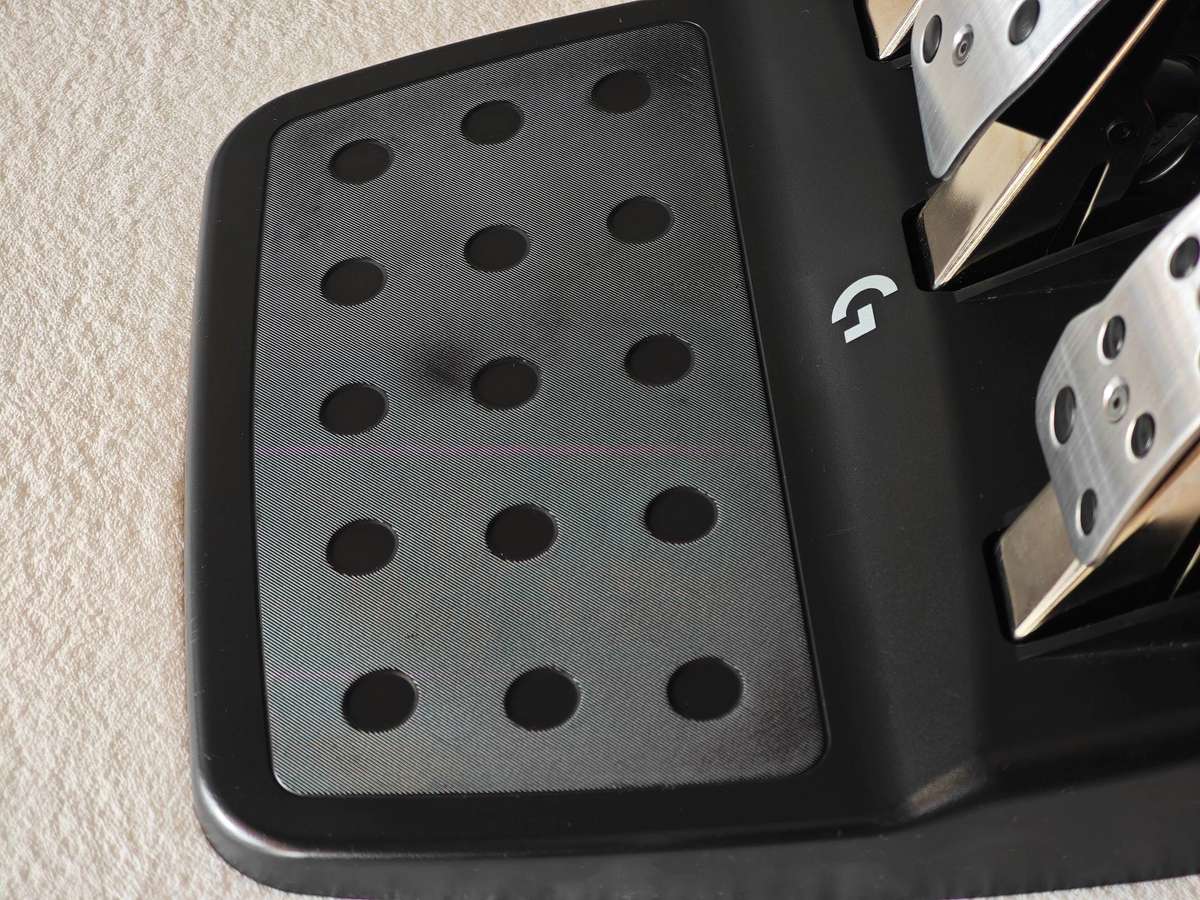 Logitech G923 TRUEFORCE Racing Wheel (PS5, PS4, PC)