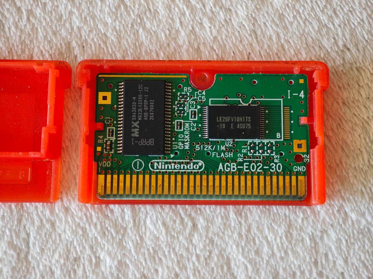 Pokemon Fire Red Version - Nintendo Game Boy Advance