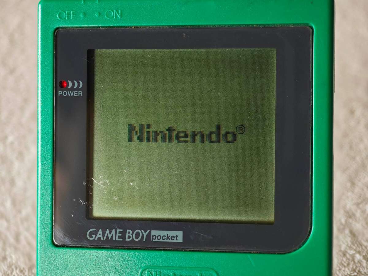 Nintendo Game Boy Pocket Console