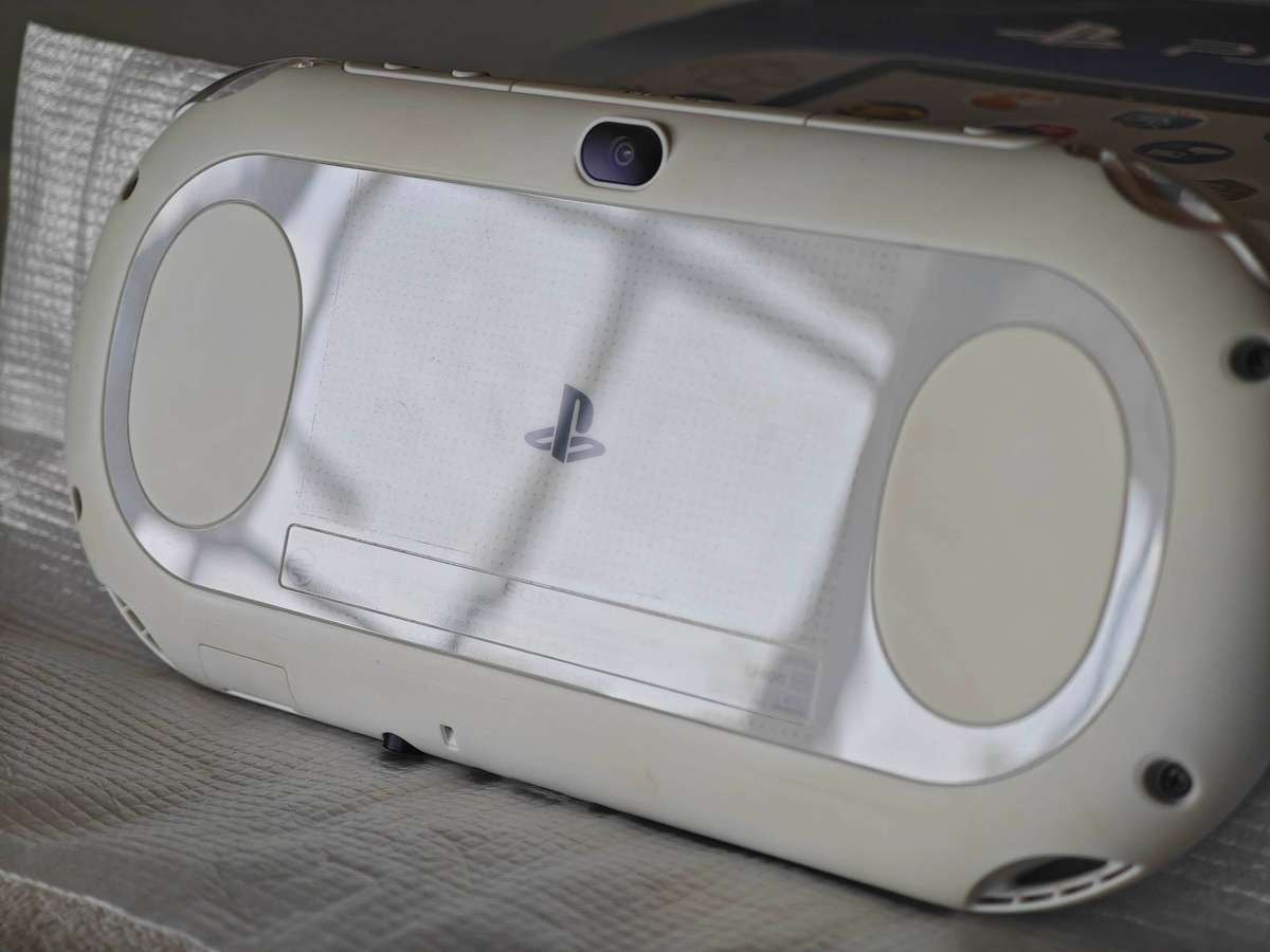 Playstation Vita Slim Console - Glacier White