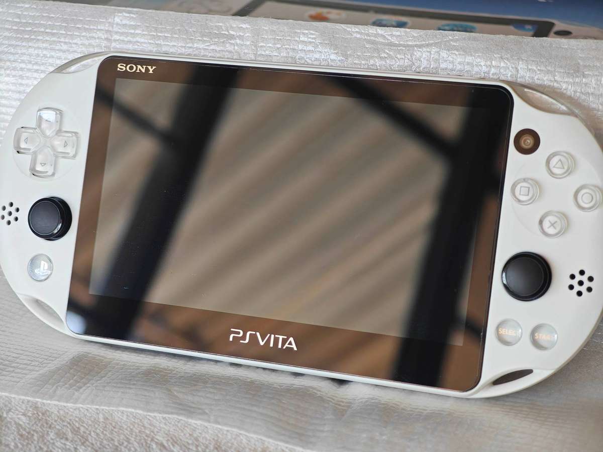 Playstation Vita Slim Console - Glacier White