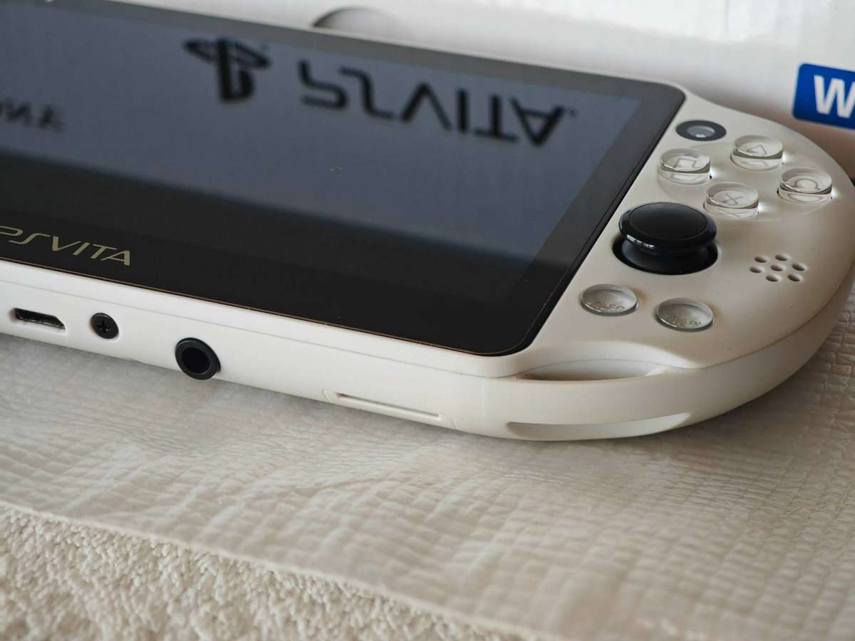 Playstation Vita Slim Console - Glacier White