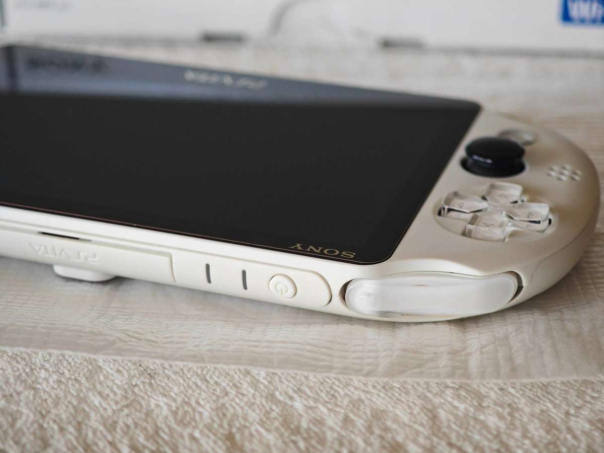 Playstation Vita Slim Console - Glacier White