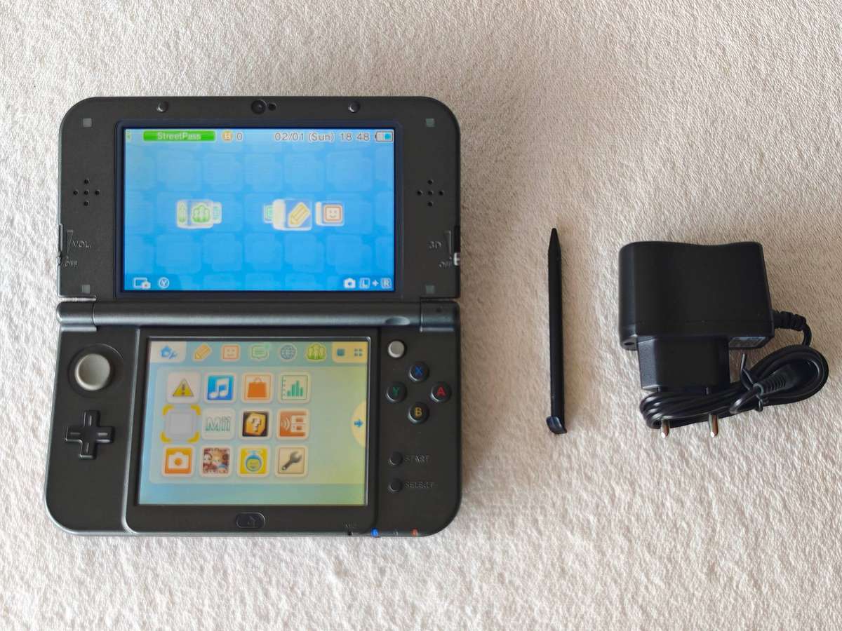 `New` Nintendo 3DS XL Console
