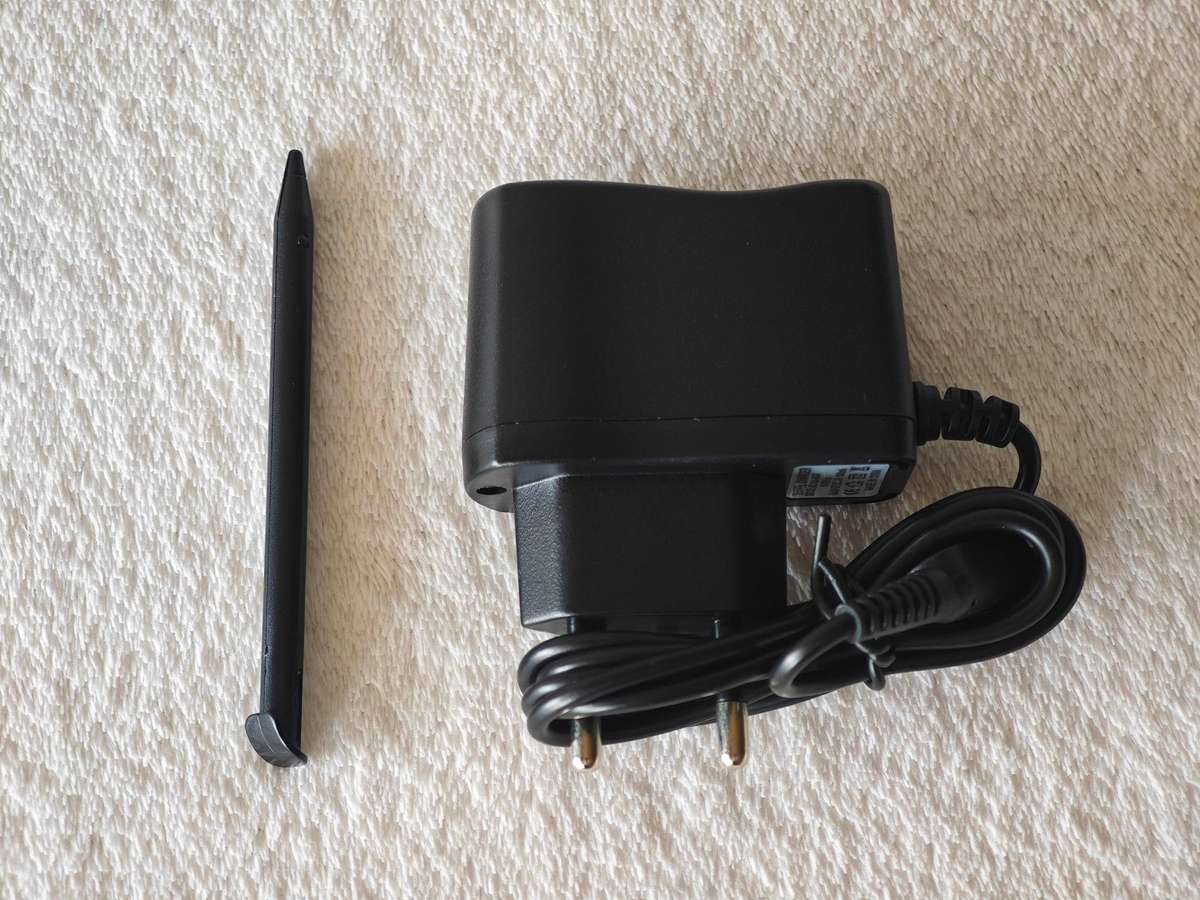 `New` Nintendo 3DS XL Console