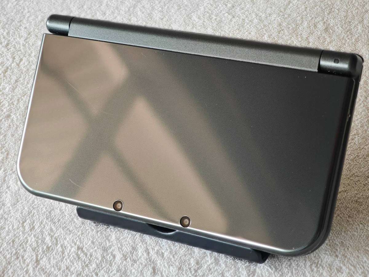 `New` Nintendo 3DS XL Console