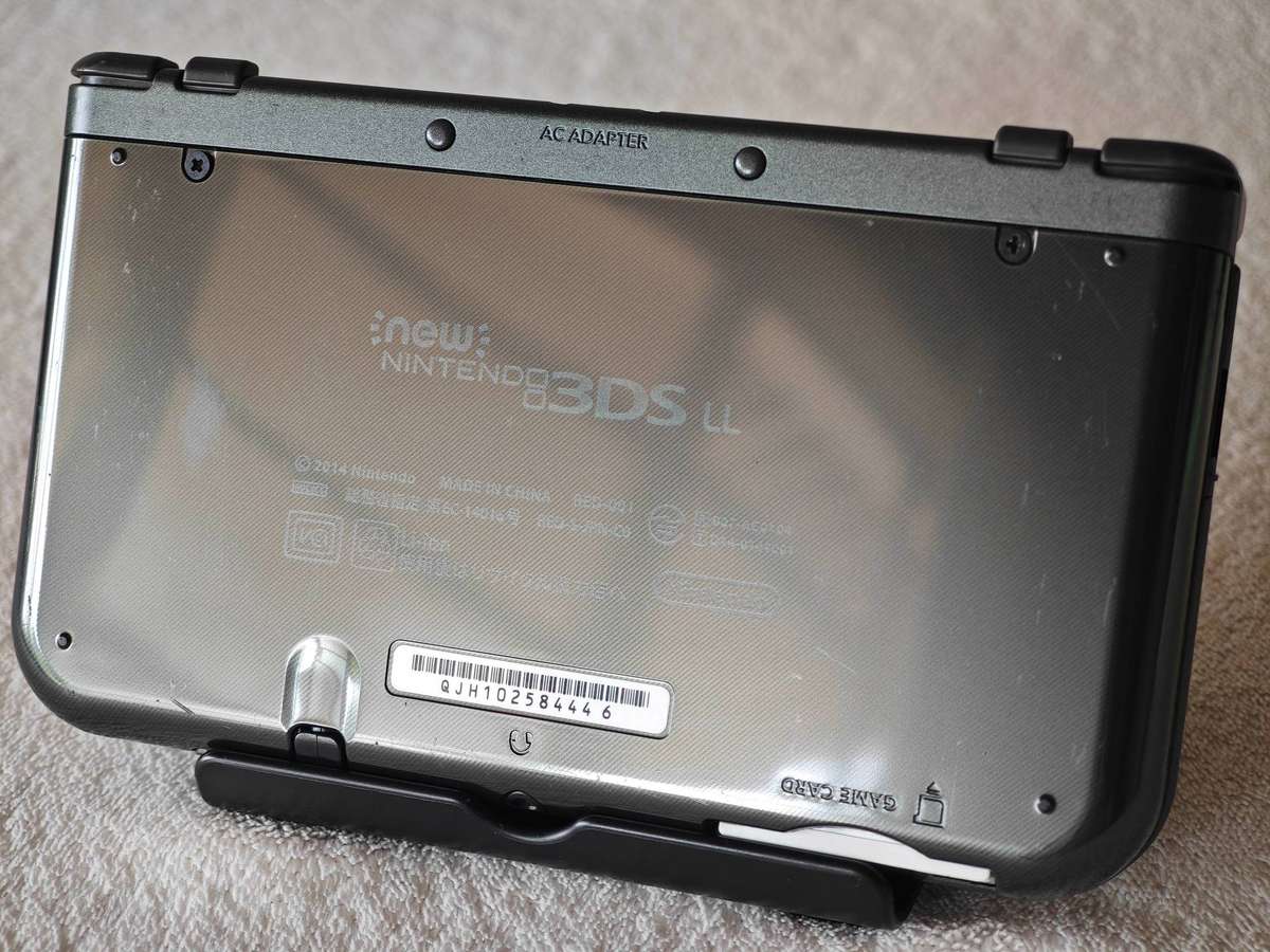 `New` Nintendo 3DS XL Console