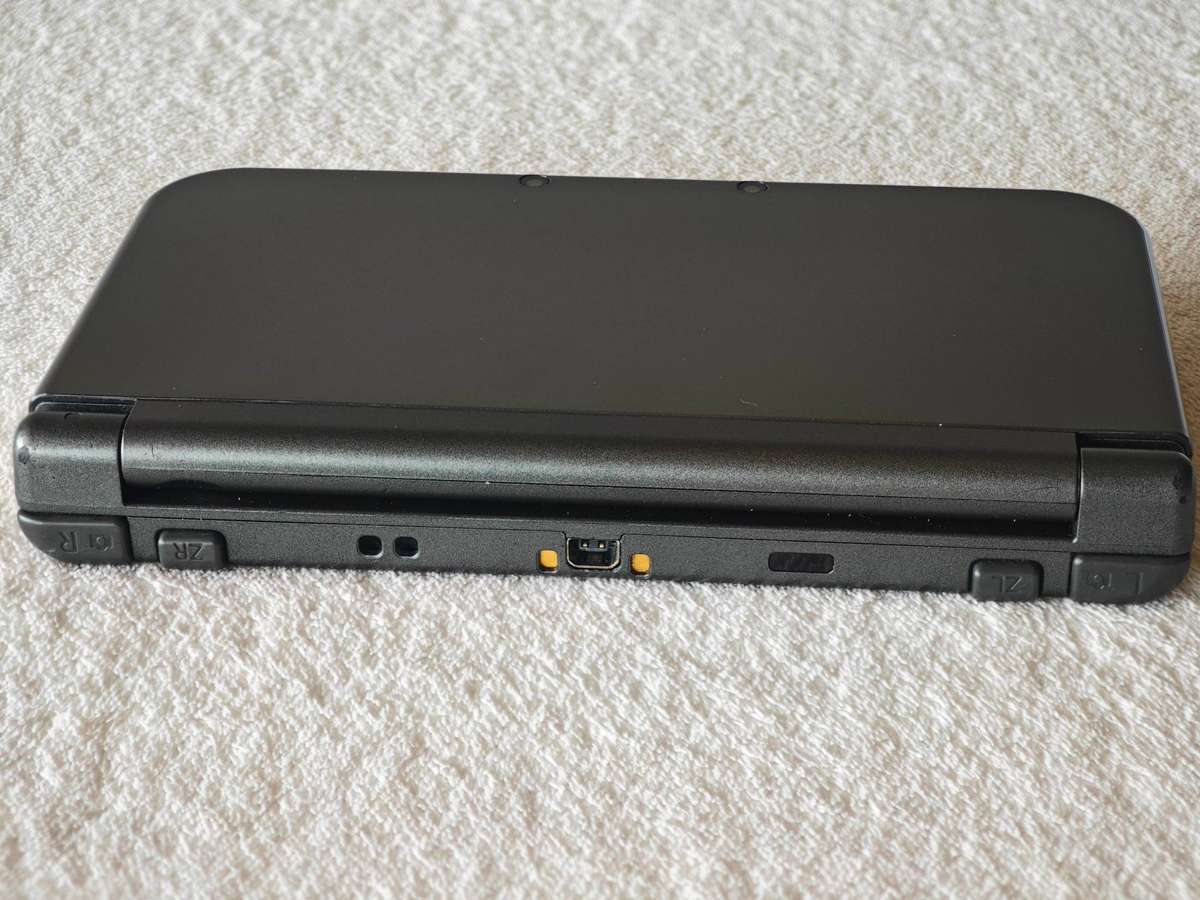 `New` Nintendo 3DS XL Console