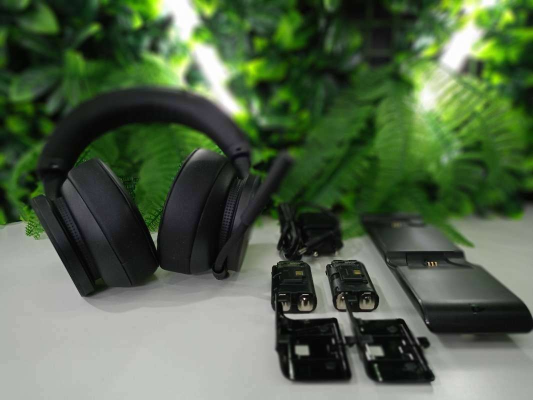 Xbox Wireless Headset + Xbox One Ultra Slim Charge System