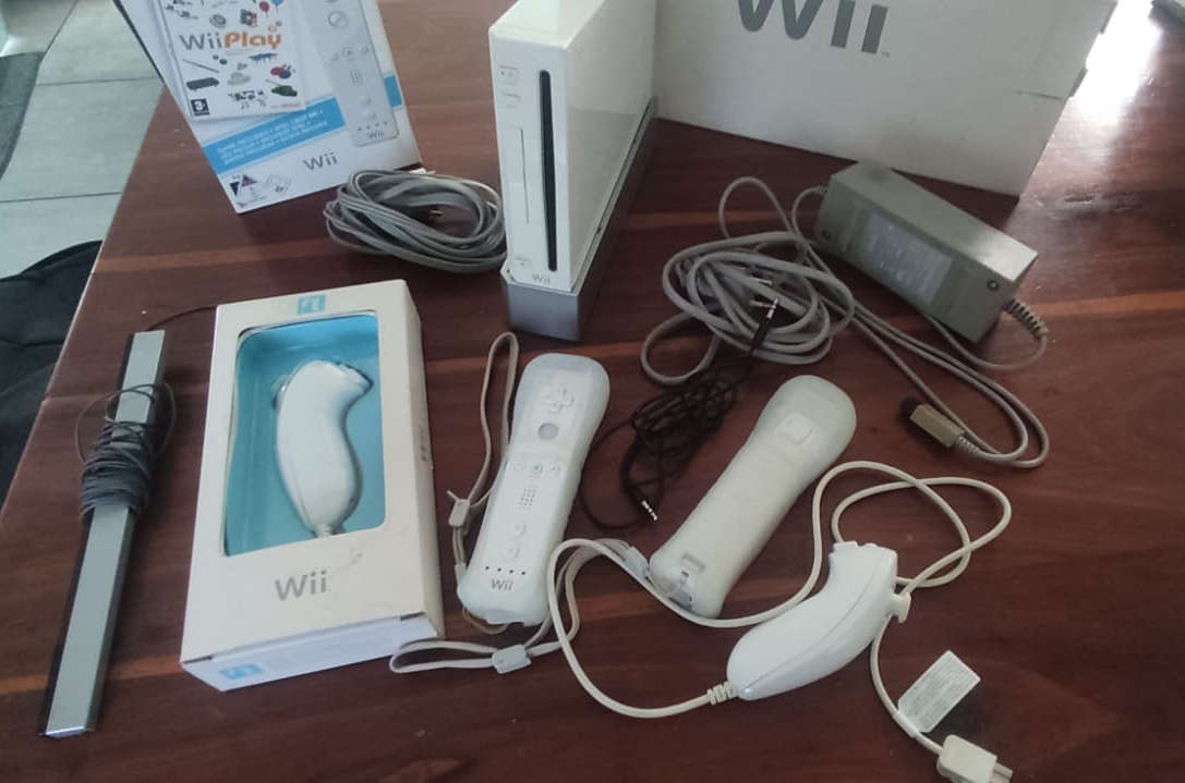 WII Console Complete Bundle + Extras For Sale! (Amazing Condition)