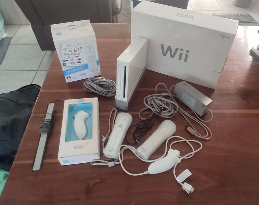 WII Console Complete Bundle + Extras For Sale! (Amazing Condition)