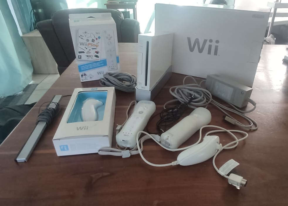 WII Console Complete Bundle + Extras For Sale! (Amazing Condition)