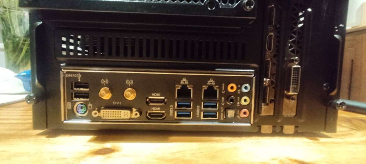 Awesome Mini-ITX WiFi Gaming PC Full Setup (i5 4460, 16GB Ram, 500GB SSD, 3TB) + Screen + KBD/Mouse