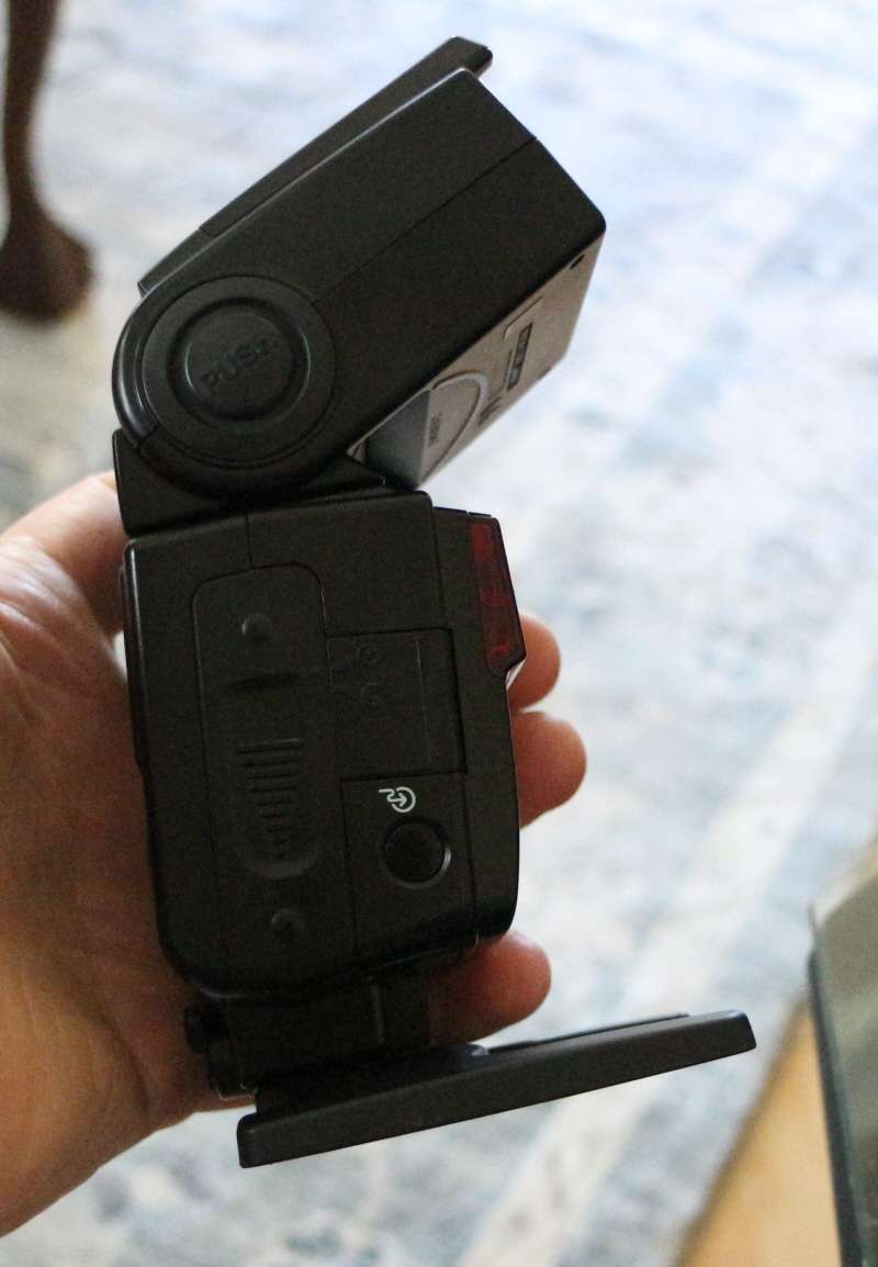 Nikon SB 600 Speedlite, top condition, mint, photos show exact item on sale.