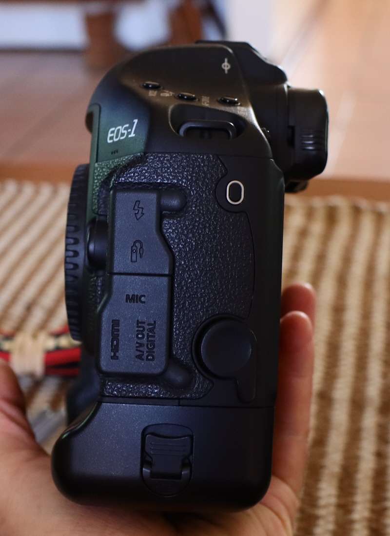 Canon 1D Mark IV, Body only, 2 batts + charger etc, mint condition, 10K shutter count