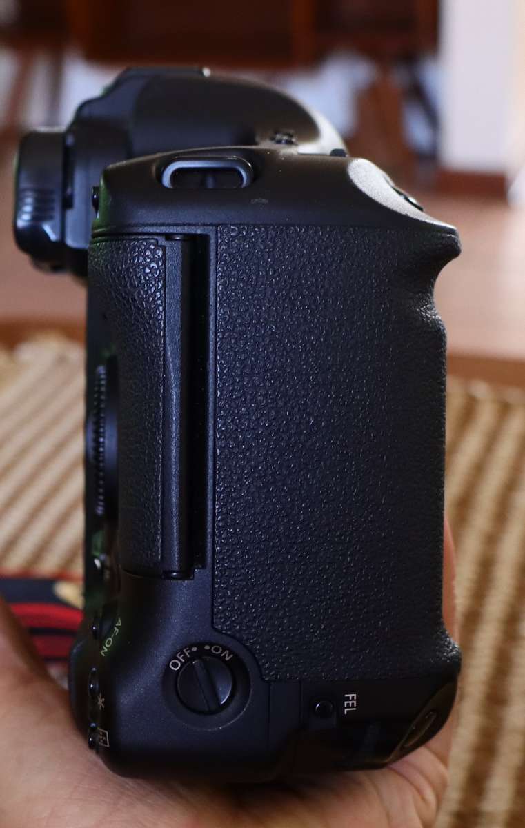 Canon 1D Mark IV, Body only, 2 batts + charger etc, mint condition, 10K shutter count